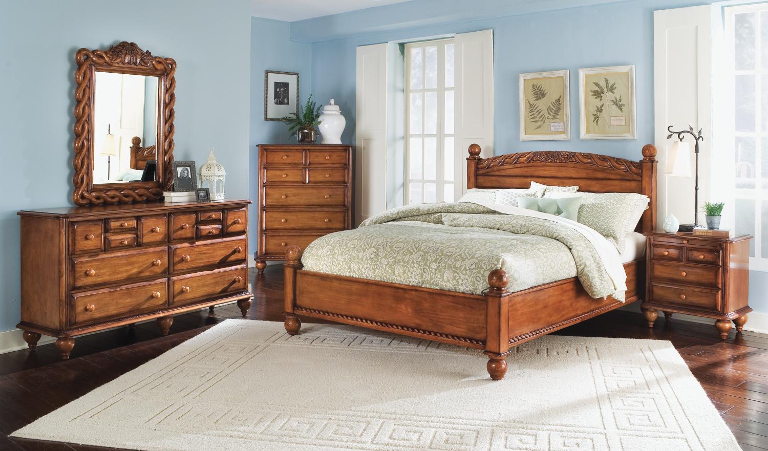 Lake Cottage Honey Pine 5-pc King Bedroom Package
