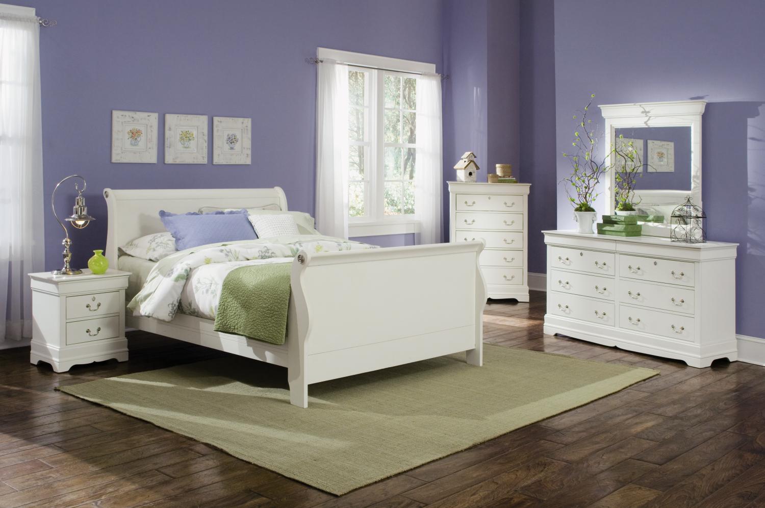 Classic White 5-pc Queen Bedroom Package