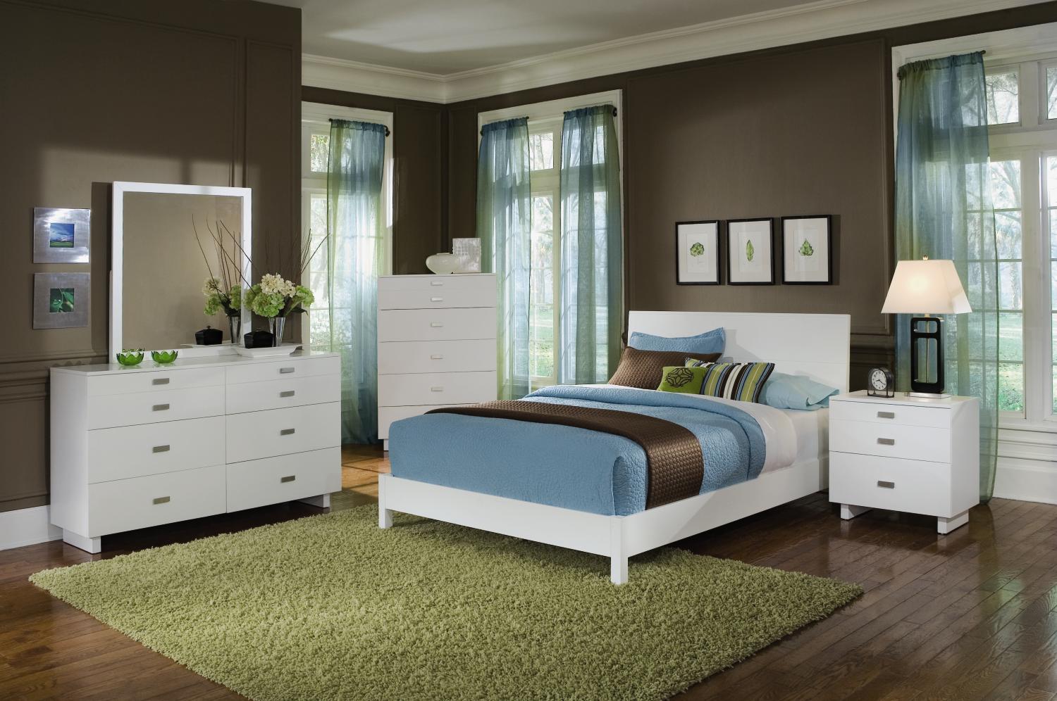 Metro White 5-pc Queen Platform Bedroom Package