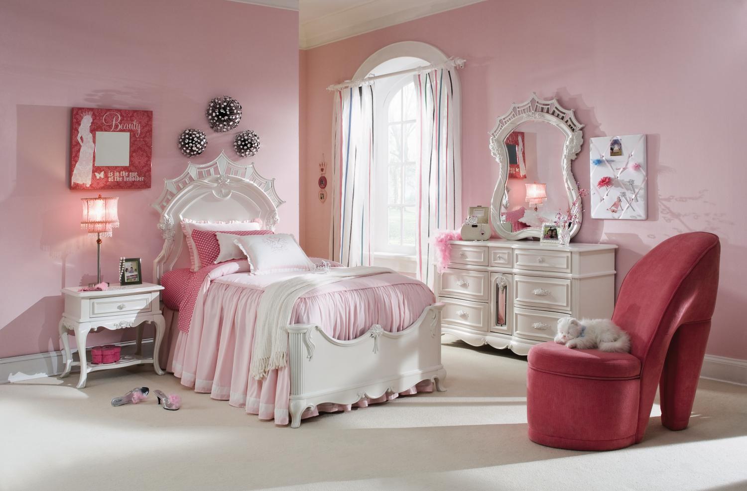 Розовая комната принцессы