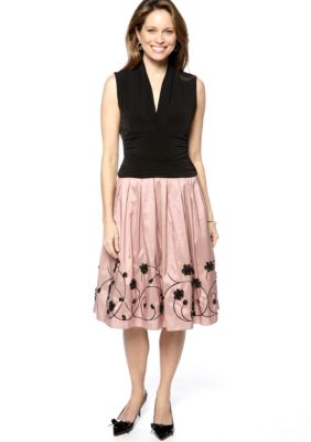 SL Fashions Sleeveless V-Neck Dress with Flower Applique