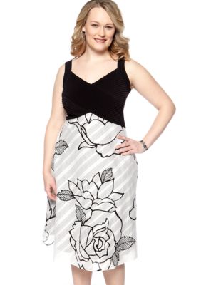 Robbie Bee Plus size Sleeveless Empire Waist Dress