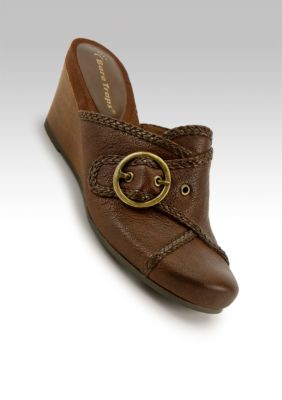 Bare Traps Dee Clog