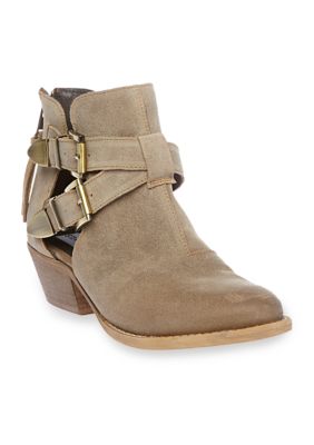 vamp flat  89 00 1 steve madden awsum bootie  149 00 steve madden ...