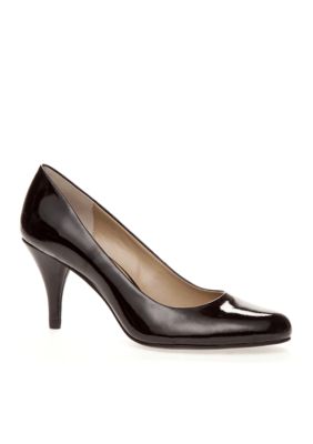 Bandolino Courteous Pump