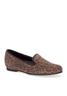 Munro Jerrie Smoking Flat - Available in Extended Sizes and Widths