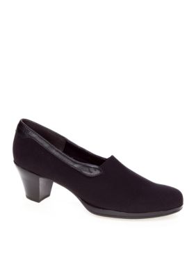 Munro Nora Stretch Pump - Available in Extended Sizes and Widths