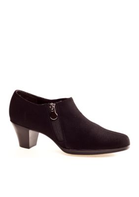 Munro Veronica Pump - Available in Extended Sizes and Widths