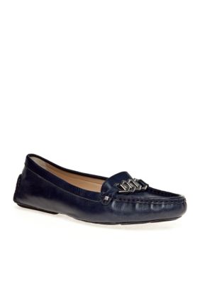 Adrienne Vittadini Sanford Flat