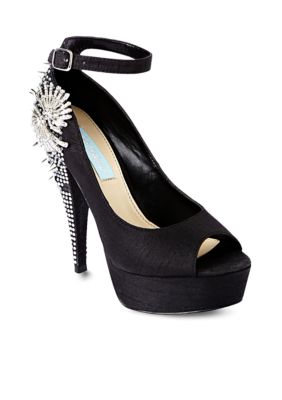 Betsey Johnson Elope Pump
