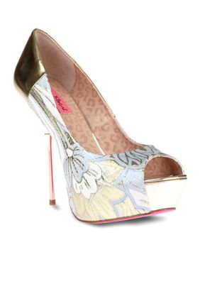 Betsey Johnson Trainnn Pump