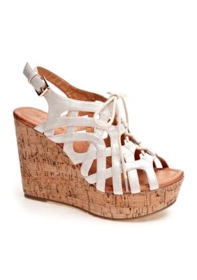 Report Yuko Sandal