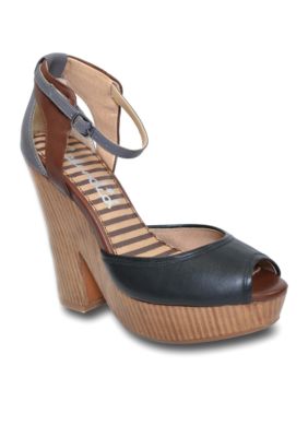 Splendid Davenport Platform Sandal