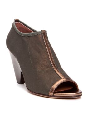 Donald J Pliner Riley Wedge