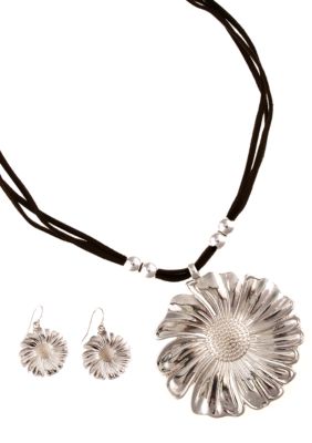 Erica Lyons Necklace and Earrings Set