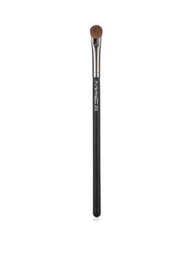 M·A·C 213 Fluff Brush