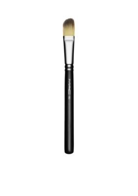 M·A·C 193 Angled Foundation Brush