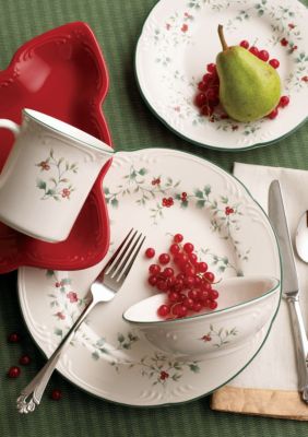 Pfaltzgraff Winterberry Collection Dinnerware