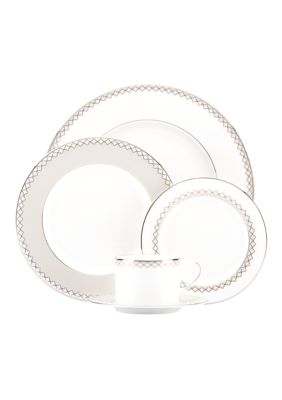 Quatrefoil 5pc Place Setting