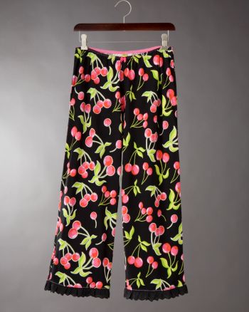 HUE® Women's Sweet Cherries Knit Loungewear Capris - Black