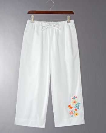 Breckenridge Women's Floral Embroidered Capri Pants - Classic White