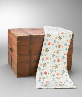 LivingQuarters Micro Cozy Throw - Snowflakes