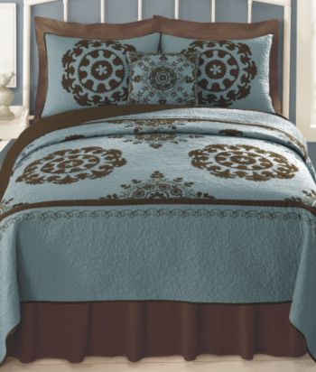 Stella Quilt by LivingQuarters