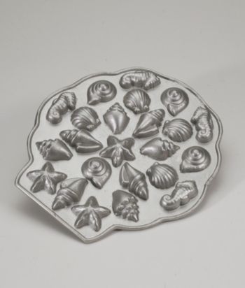 Nordic Ware® Sea Shell Teacake Pan