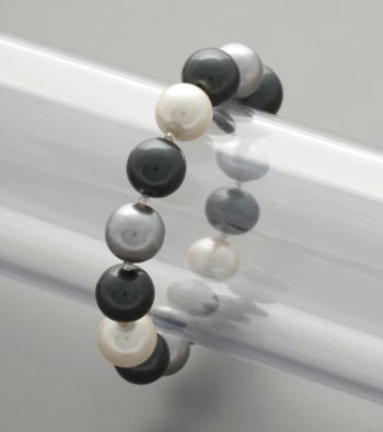 Graduated Shell Pearl Stretch Bracelet - White/Black/Silver
