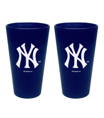 Boelter Brands MLB® New York Yankees 2-Pack Frosted Pint Glasses