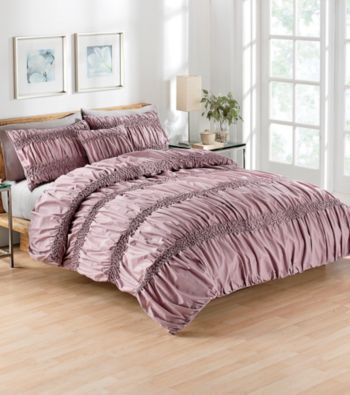 Carla Quilt by LivingQuarters Loft