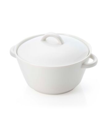 Maxwell & Williams White Basics Cosmopolitan Round Casserole Dish