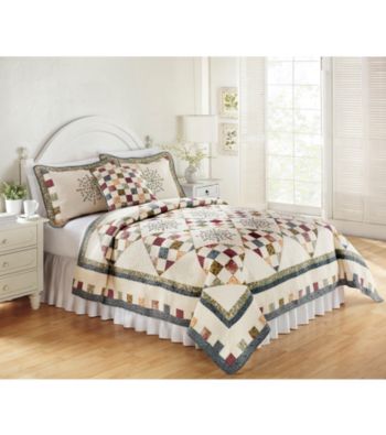 Katherine Quilt by LivingQuarters