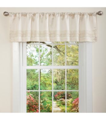 Lush Decor Paloma Ivory Valance