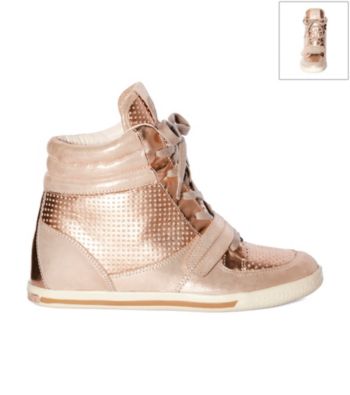 Vince Camuto® 