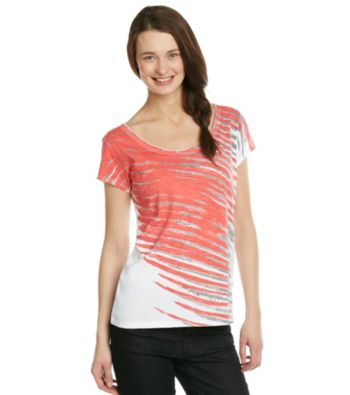 Relativity® Short Sleeve V-Neck Streaks Graphic Tee