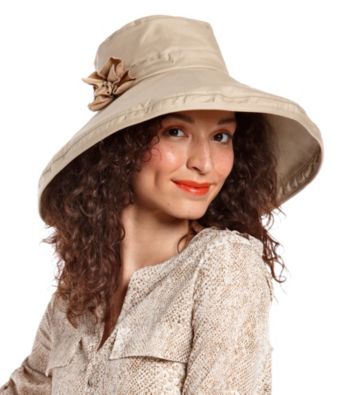 August Accessories® Large Kettle Hat With Flower