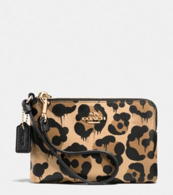 Coach animal discount print wristlet