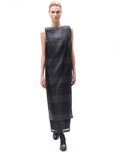 Pure silk organza in a tartan pattern. Zipper closure. Dry clean. Made in Italy.