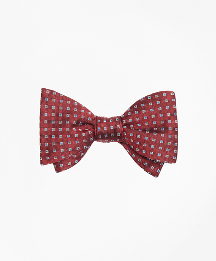 Alternating Squares Bow Tie