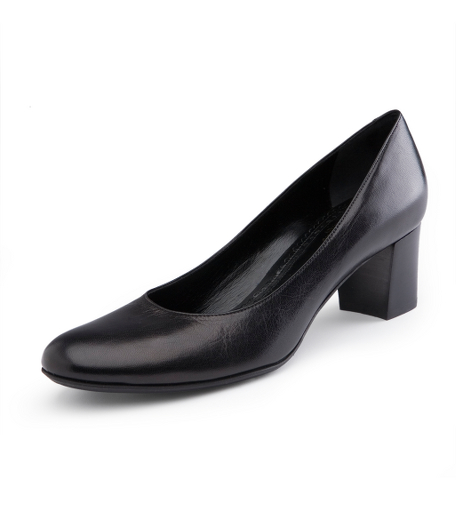Calfskin. Leather lining and sole. Stacked heel. Made in Italy.