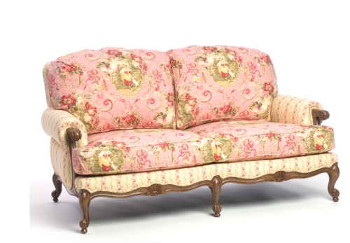 MONIQUE'S SETTEE
