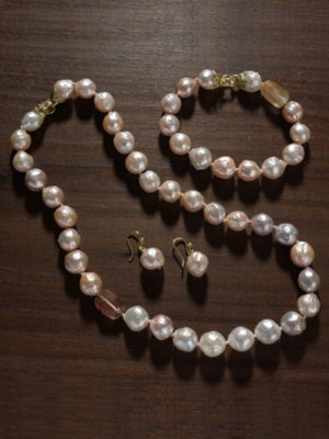 kasumiga pearl earrings