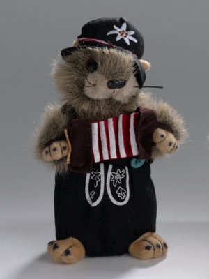 accordion player marmot