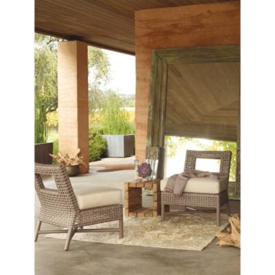 Shown In: Driftwood finish with SBNT112 fabric
