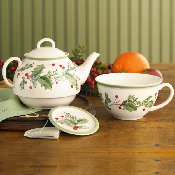 Holiday Gatherings Stackable Tea Set
