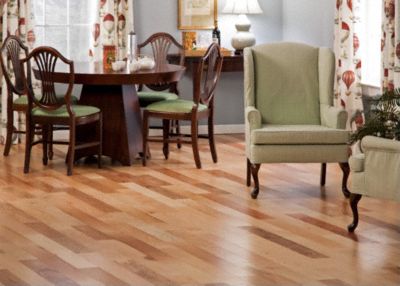 Sch�n Quick Clic Engineered&nbsp;Natural&nbsp;7/16"x4 3/4"&nbsp;Hickory&nbsp;Carya Ovata&nbsp;Clear Finish&nbsp;Engineered