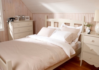 Meriwether Bed in Ivory