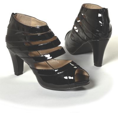 tari shoe