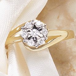 Ring 10K Gold Diamond Round Cluster Swirl